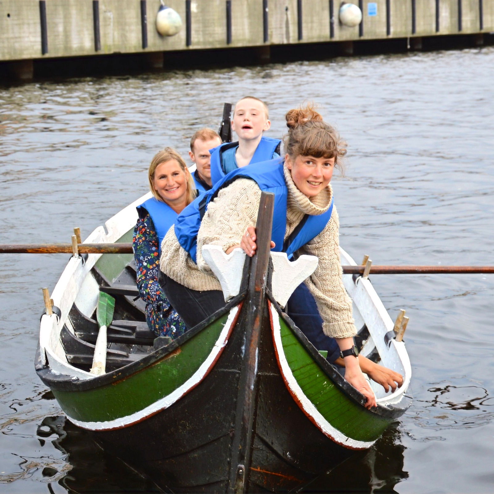 AÌretak_-_Bilder_-_AÌpning_av_Kulturbrygge_-_BaÌt_med_folk_&_Runa_edited.jpg